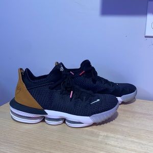 nike basketball shoes